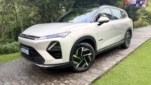 Teste com Chevrolet Captiva EV: SUV médio ligado na tomada 