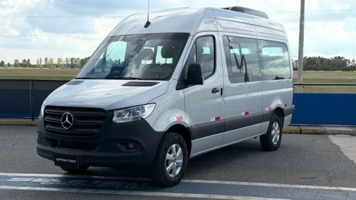 Sprinter automática chega ao Brasil e fomos conhecer nova van na Argentina 