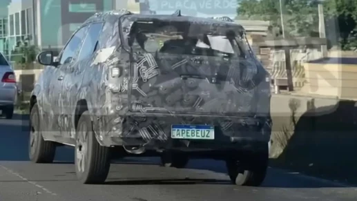 Novo Renault Duster segue em testes e deve chegar este ano ao Brasil 