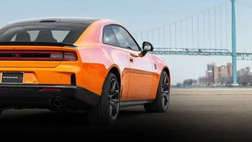 Dodge Charger a gasolina se destaca e deixa elétrico para trás 