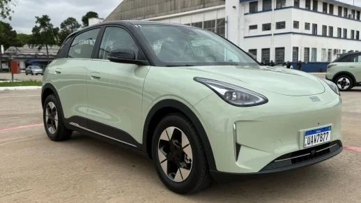 Oficial: Geely EX2 será produzido no Paraná ainda este ano 