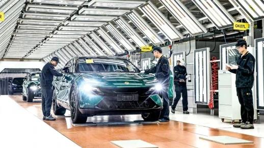CEO da Lotus crítica “elétricos pesados” e faz crítica à própria marca 