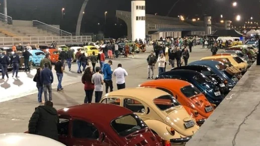 AutoShow recebe homenagem ao Fusca no sambódromo 