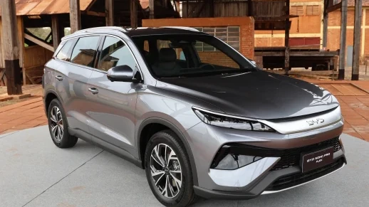 BYD Song pro flex estreia no país, ganha teto e novo visual contra Corolla Cross 