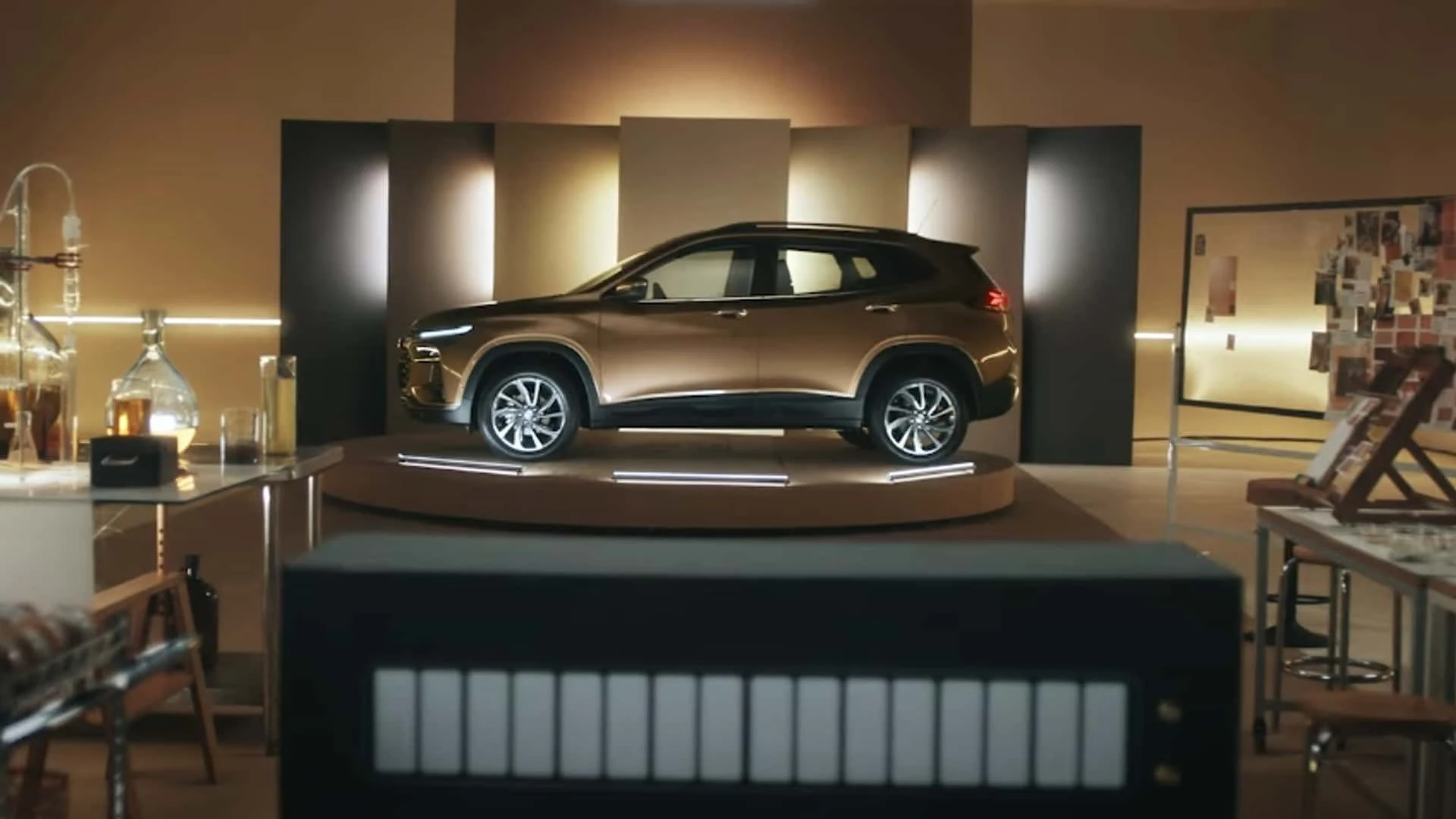 GM cria Tracker na cor “caramelo” para ação social 