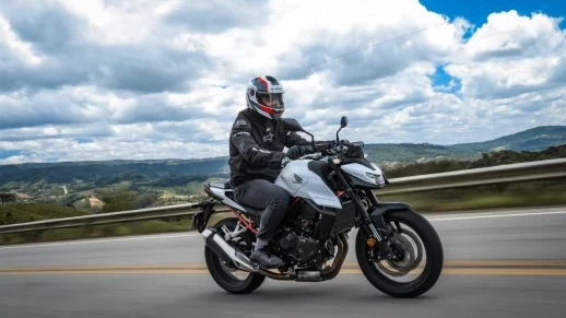 Honda Hornet CB750; teste com a esportiva de nova geração 