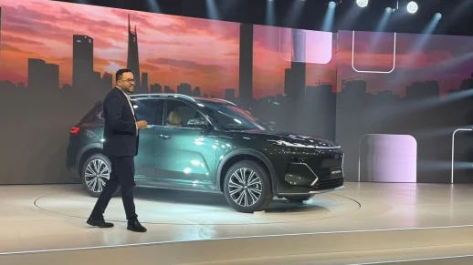 Geely EX5 híbrido estreia com autonomia de 1.300km 