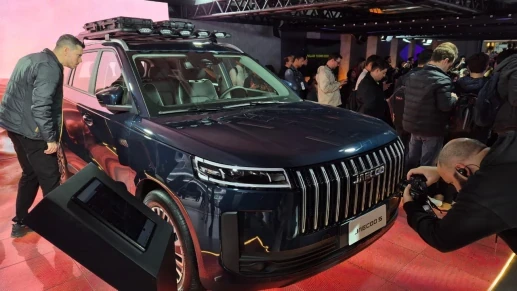 Jaecoo 5 é apresentado em Interlagos: Omoda E5 renovado também chega em breve 