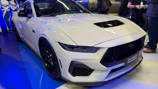Ford mostra novo Mustang GT Performance e F-150 Raptor 