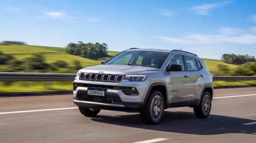 Jeep Compass 2027 ganha motor híbrido leve 48V e novos detalhes 